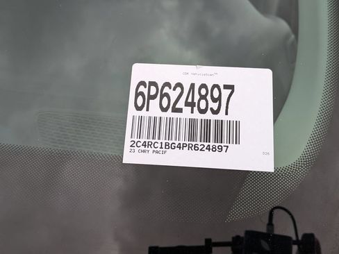 Used 2023 Chrysler Pacifica Touring-L FWD image 33