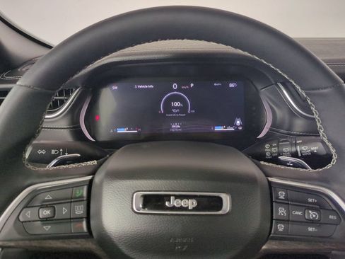 Used 2025 Jeep Grand Cherokee Limited AWD/4WD image 35