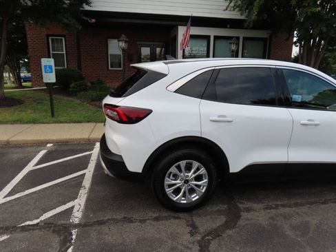 Used 2023 Ford Escape Active w/ Cold Weather Package FWD image 8
