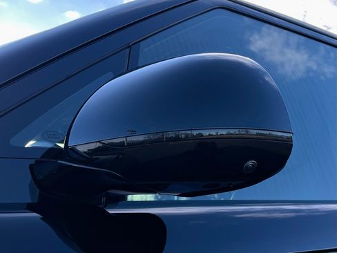 Used 2025 Land Rover Range Rover SE image 16