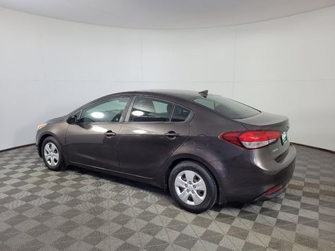 Used 2017 Kia Forte LX FWD image 3