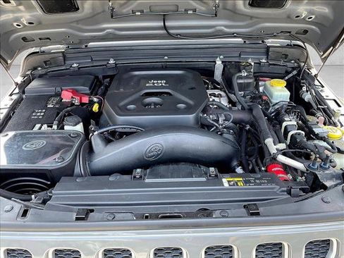 Used 2019 Jeep Wrangler Unlimited Sahara AWD/4WD image 11