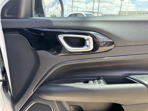 Used 2025 Jeep Compass Trailhawk image 14