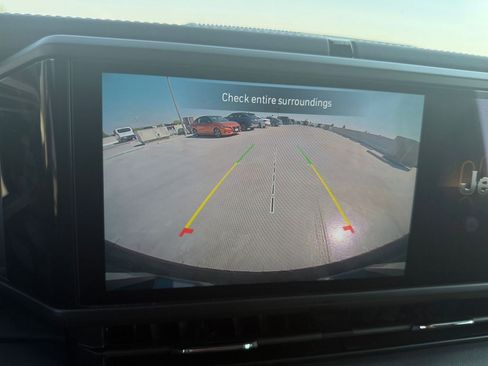 Used 2025 Jeep Wrangler Sahara image 16