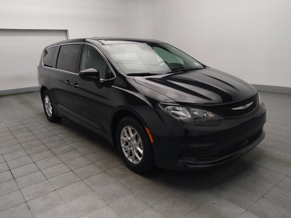 Used 2023 Chrysler Voyager LX FWD image 13