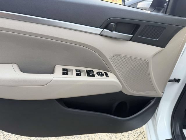Used 2017 Hyundai Elantra SE FWD image 17