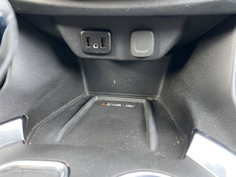 Used 2023 Chevrolet Traverse LT image 15