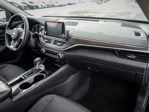 Used 2024 Nissan Altima 2.5 SV image 16