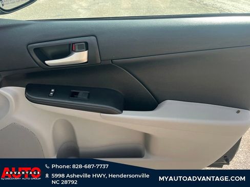 Used 2014 Toyota Camry L image 25