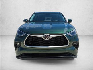 Used 2023 Toyota Highlander XLE FWD video 2