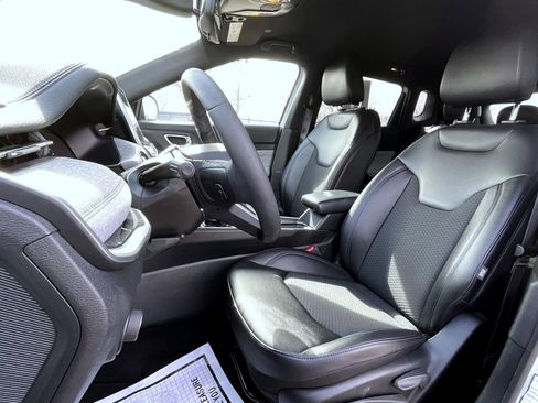 Certified 2025 Jeep Compass Latitude AWD/4WD image 11