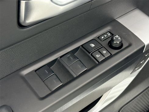 Used 2024 Toyota Tundra Platinum AWD/4WD image 30