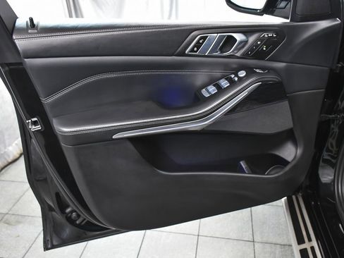 Used 2023 BMW X7 xDrive40i w/ M Sport Package image 9