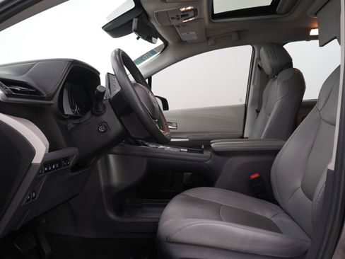 Used 2024 Toyota Sienna Limited AWD/4WD image 25