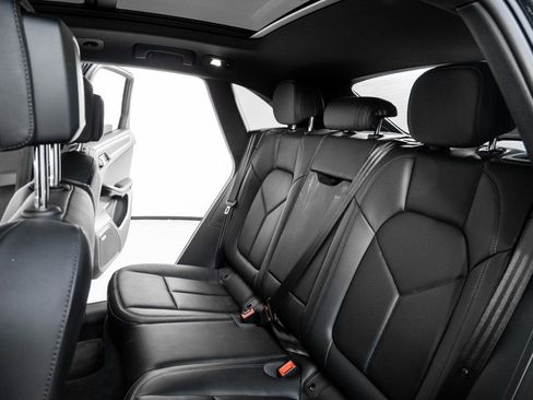 Certified 2025 Porsche Macan image 22