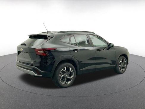 Used 2025 Chevrolet Trax LT w/ LT Convenience Package FWD image 9
