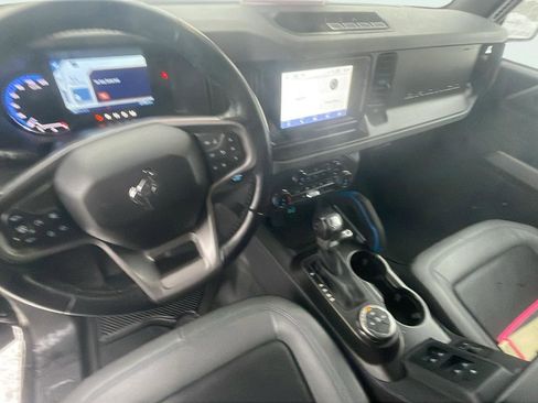 Used 2022 Ford Bronco Black Diamond image 12