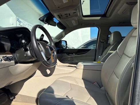 Used 2019 Cadillac Escalade Luxury image 6