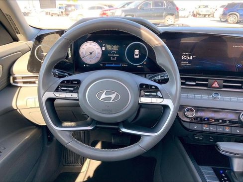 Used 2025 Hyundai Elantra SEL FWD image 5