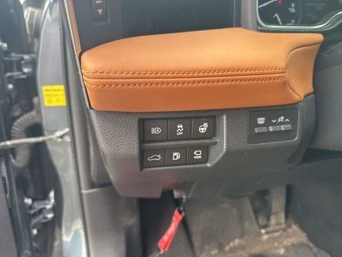 Used 2019 Toyota Avalon Limited w/ Advanced Safety Package FWD image 16