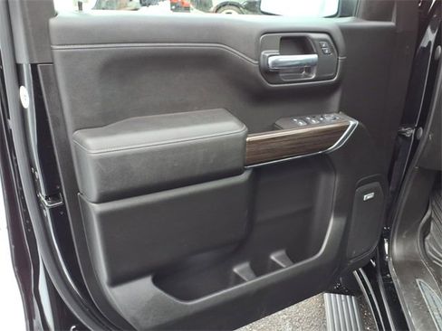 Used 2021 Chevrolet Silverado 1500 LT Trail Boss w/ Convenience Package II image 10