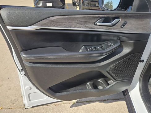 Used 2024 Jeep Grand Cherokee L Limited w/ Luxury Tech Group II image 14