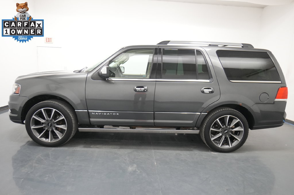 Used 2017 Lincoln Navigator Reserve AWD/4WD image 4