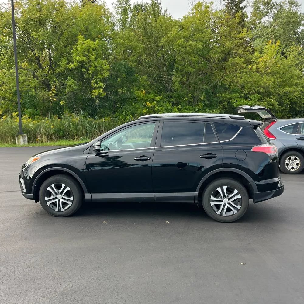 Used 2018 Toyota RAV4 LE w/ All Weather Liner Package AWD/4WD image 8
