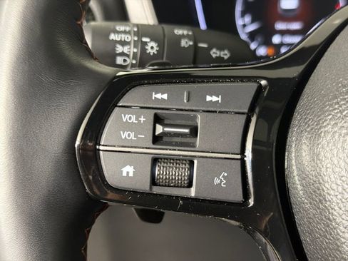 Used 2025 Honda Pilot TrailSport image 26