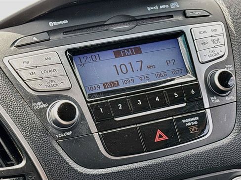 Used 2010 Hyundai Tucson GLS w/ Popular Equipment Pkg 2 AWD/4WD image 6