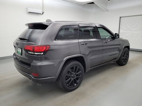 Used 2018 Jeep Grand Cherokee Altitude RWD image 10