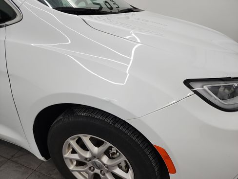 Used 2024 Chrysler Pacifica Touring-L image 22