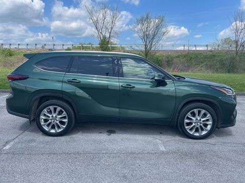 Used 2024 Toyota Highlander Limited AWD/4WD image 5