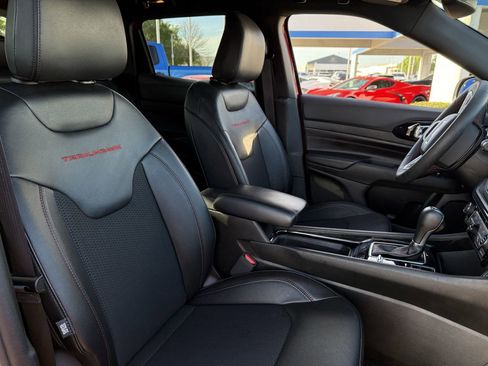 Used 2025 Jeep Compass Trailhawk image 22