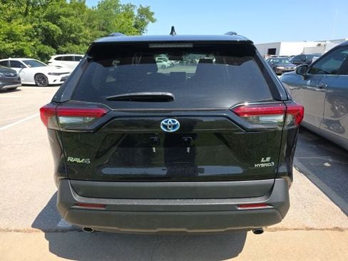 Used 2023 Toyota RAV4 LE AWD/4WD image 4
