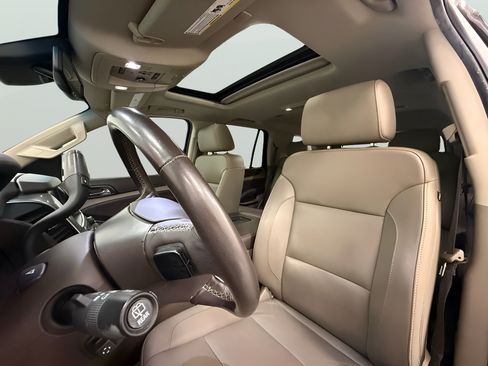 Used 2018 Chevrolet Tahoe LT w/ Luxury Package RWD image 36