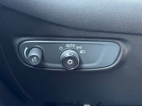 Used 2022 Chevrolet Equinox RS w/ RS Leather Package AWD/4WD image 32