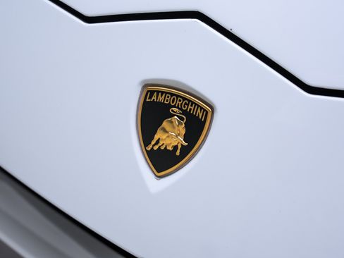 Used 2021 Lamborghini Urus image 12