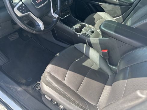 Used 2020 GMC Terrain SLT image 17