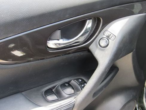 Used 2020 Nissan Rogue SV FWD image 21