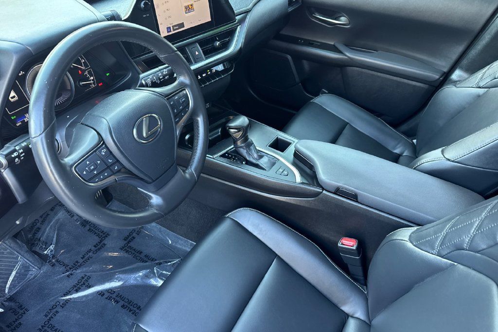 Used 2024 Lexus UX 250h FWD image 10