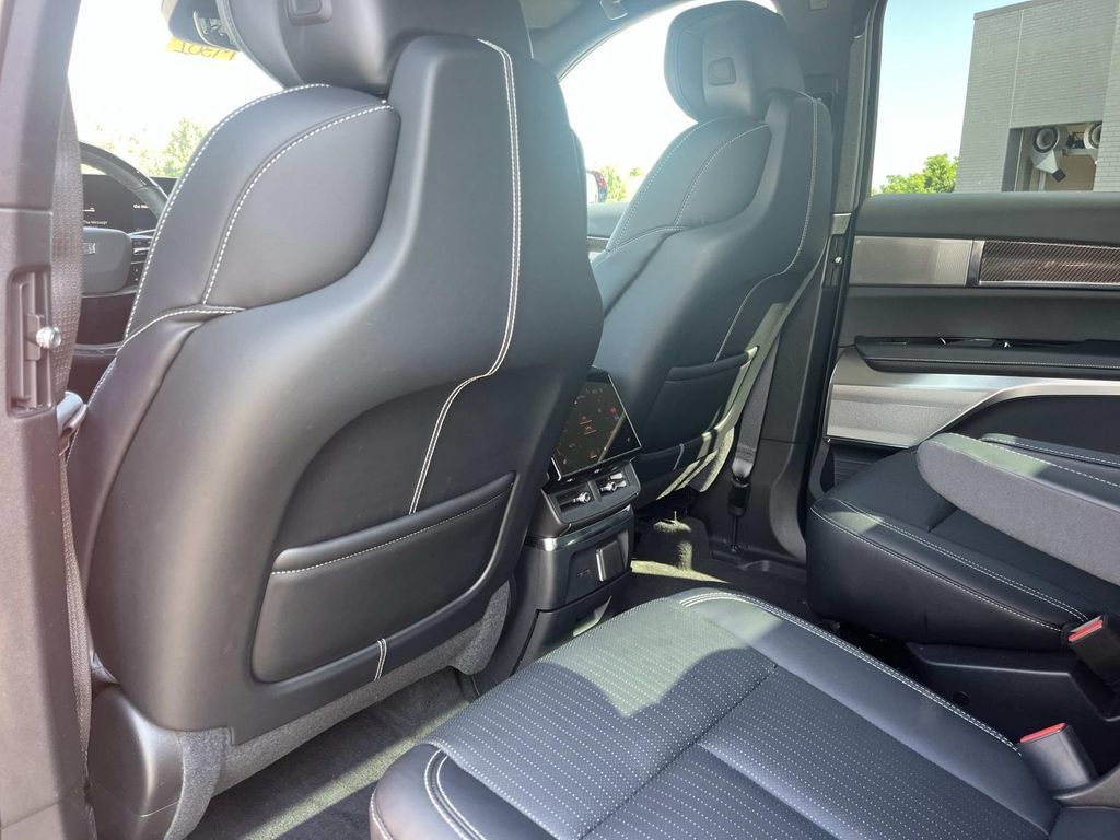Certified 2026 Cadillac Vistiq Sport w/ LPO, Floor Liner Package AWD/4WD image 22