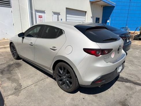 Used 2022 MAZDA MAZDA3 s FWD image 2