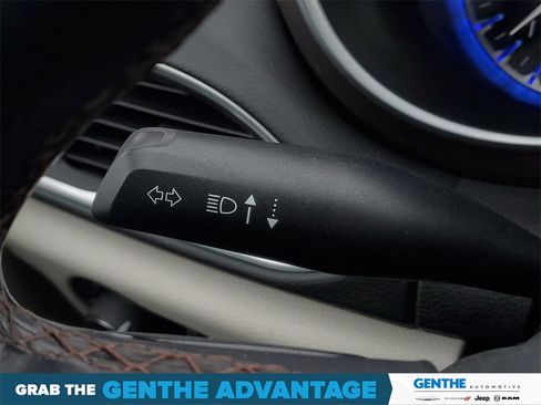 Used 2018 Chrysler Pacifica Touring-L Plus image 14