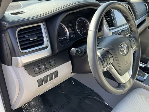 Used 2018 Toyota Highlander Plus image 19