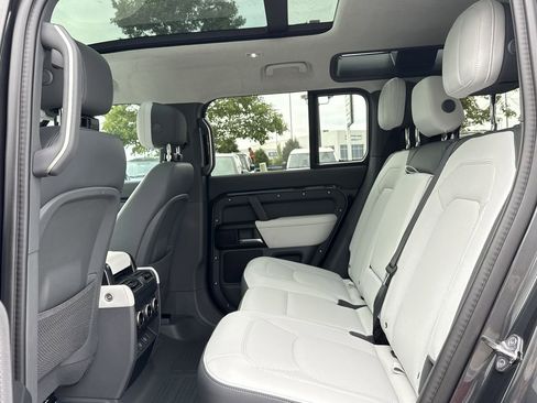 Used 2025 Land Rover Defender 110 V8 image 5