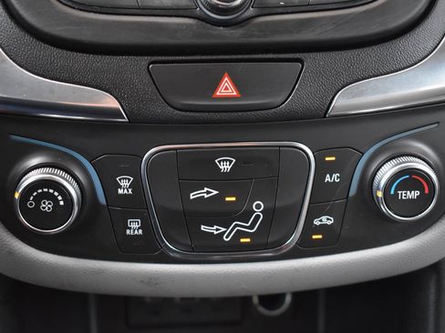 Used 2021 Chevrolet Equinox LS w/ LS Convenience Package FWD image 9