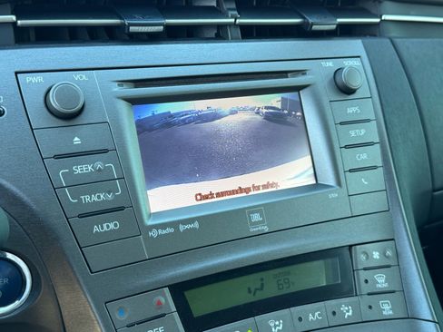 Used 2015 Toyota Prius Four image 28