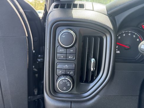 Used 2025 Chevrolet Silverado 1500 Custom AWD/4WD image 17
