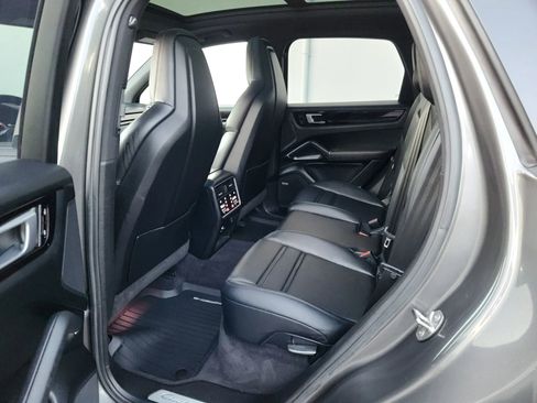 Used 2019 Porsche Cayenne S AWD/4WD image 21